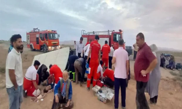 مرگ دو کارگر و ۱۲زخمی بر اثر واژگونی مینی بوس حامل کارگران