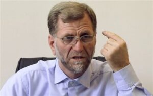 یک کارشناس اقتصادی: کارمندان برای کارگران تصمیم می‌گیرند