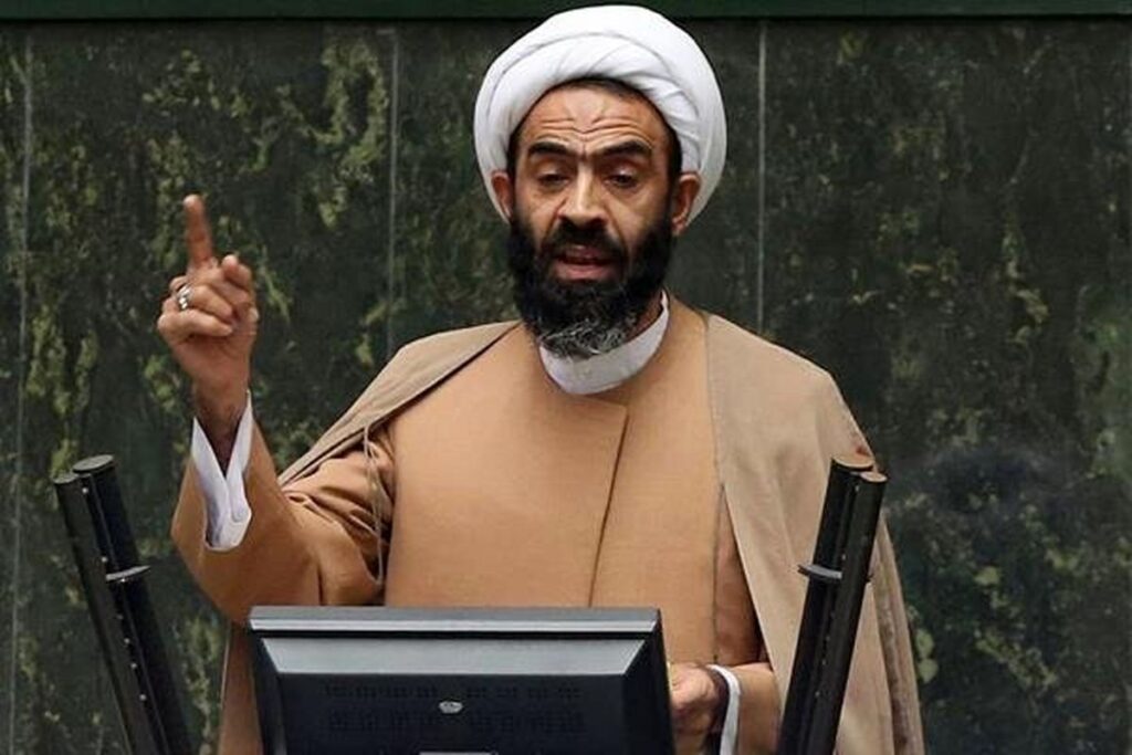 حمله یک نماینده به باهنر درباره قانون حجاب/ از خون برادر شهیدت خجالت بکش!/ اگر اقدامی نکنیم به غضب خدا گرفتار می‌شویم