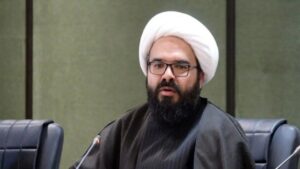 نماینده مجلس: قرار بود حقوق کارمندان و کارگران در ۶ ماهه دوم سال مصوب شود تا بر اساس نرخ تورم افزایش یابد
