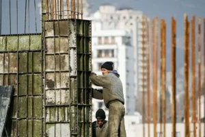 کارگران قربانی قراردادهای دیرهنگام