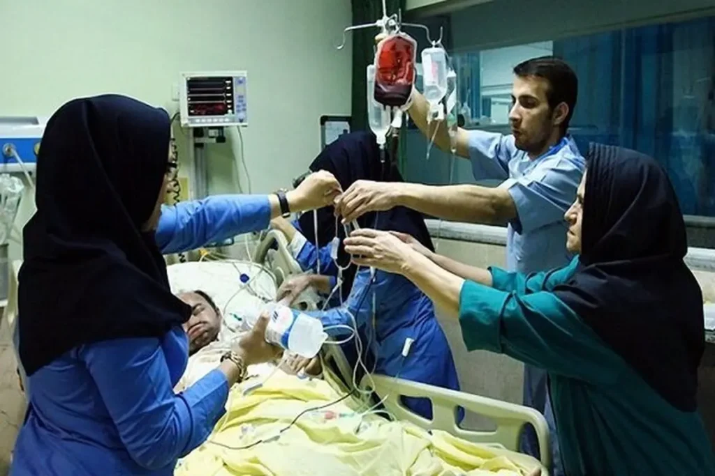 از ترک کار تا مهاجرت، پرستار ایرانی کار سه نفر را همزمان انجام می‌دهد