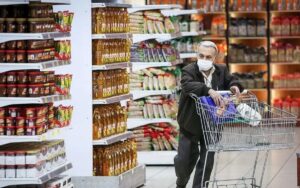 دستمزد یک کارگر فقط برای ۶.۵ روز ماه کافی است