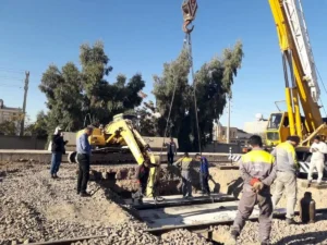 مسئولین فکری به حال کارگران پروژه زیر گذر ابنیه فنی راه آهن کنند/ هنوز حقوق مردادماه واریز نشده!