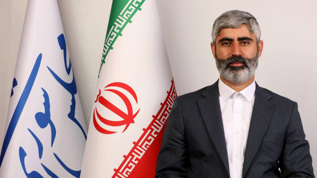 نماینده مجلس: در قانون فعلی فرد باید ۱۵ سال حق بیمه پرداخت کند و در سن ۷۵ سالگی بازنشسته شود
