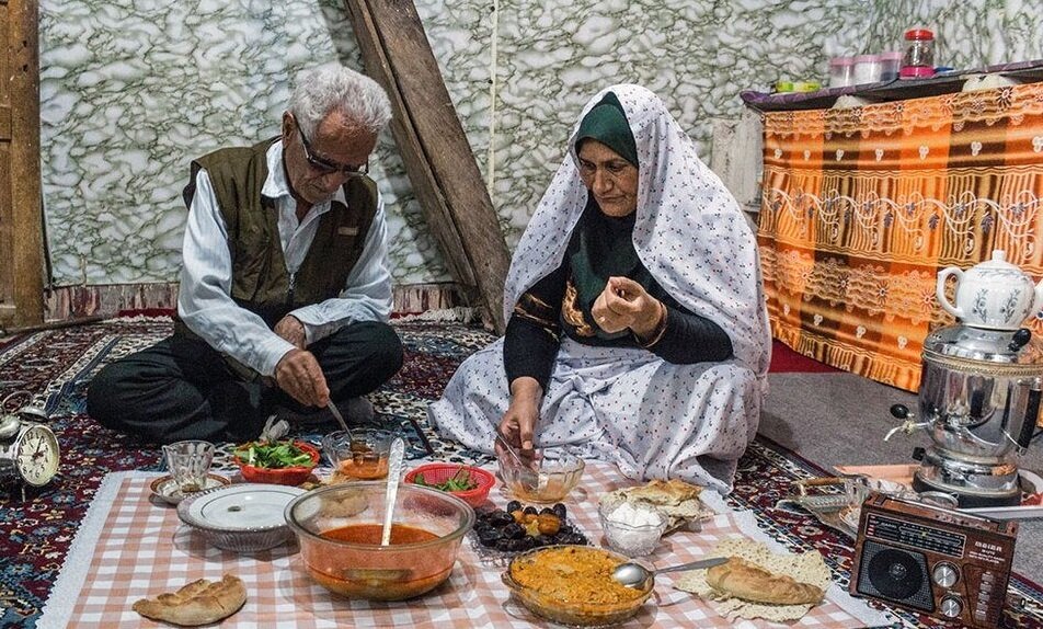 دو وعده سحری و افطار نصف حقوق کارگر را می‌بلعد