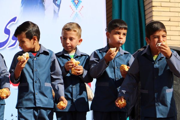 خوراکی مدرسه چقدر از حقوق ۲۵ میلیونی کارگر را می‌بلعد؟