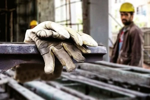 تعطیلی بین مرخصی یا مرخصی بین تعطیلات؛ چند روز از مرخصی کارگر کسر می‌شود؟