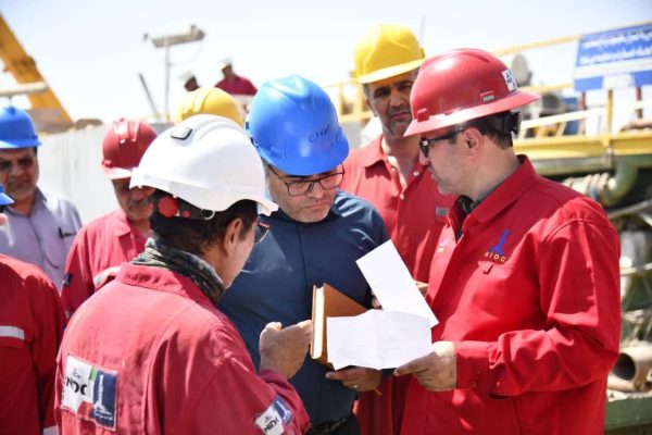 نحوه محاسبه جمعه‌ کاری و تعطیلات رسمی در قراردادهای اقماری؛ قانون چه می‌گوید؟