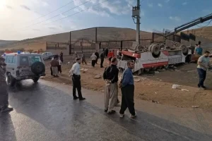 مینی‌بوس کارگران فصلی واژگون شد؛ ۲۷ مصدوم و یک کشته در پیرانشهر