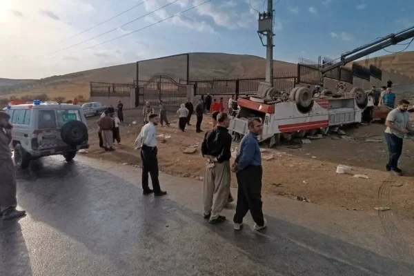 مینی‌بوس کارگران فصلی واژگون شد؛ ۲۷ مصدوم و یک کشته در پیرانشهر